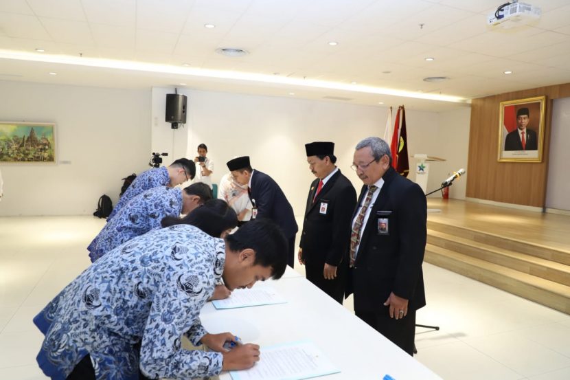 Berita acara pelantikan PNS Perpusnas